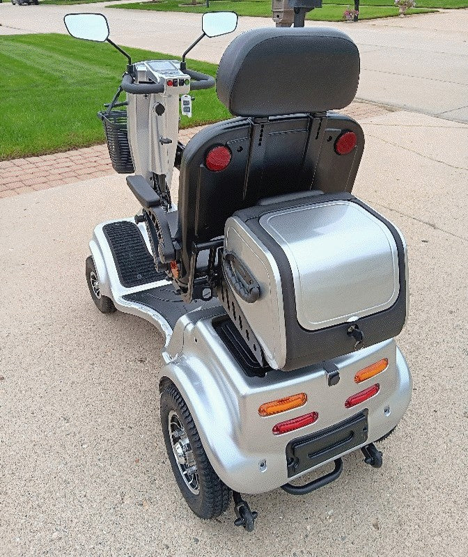 Gladiator Large 4-Wheel Scooter